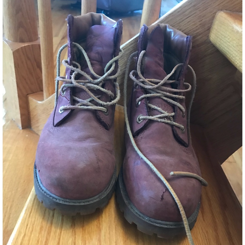 Timberland Women’s 8.5, Men’s 6.5 preowned, still in great shape, deep burgundy